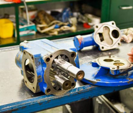 Manipulation and Repair of a Hydraulic Component